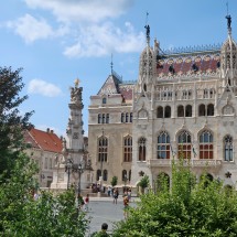The former tax office and current Ministry of the Interior on the other side of Matthias Church